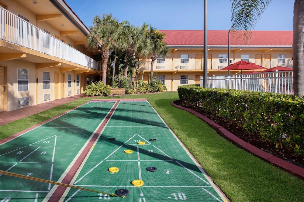 La Quinta Inn By Wyndham Cocoa Beach Port Canaveral 20/57
