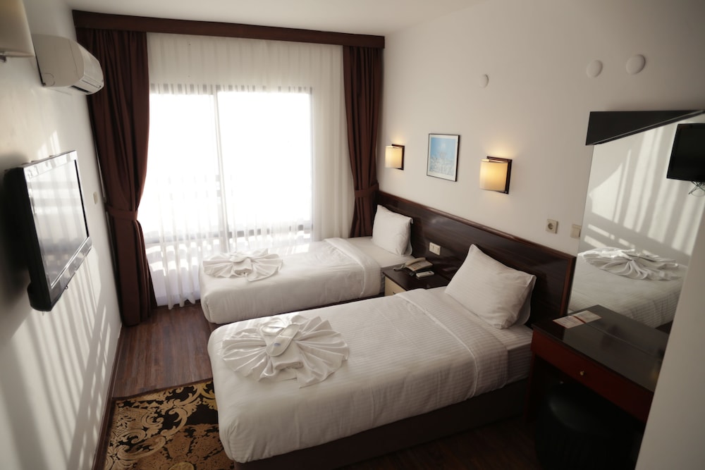 Sunday Hotel 16/50