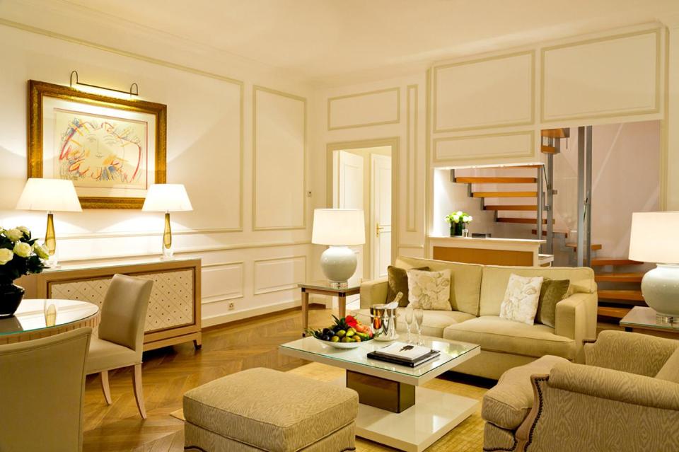 DUPLEX, SUITE