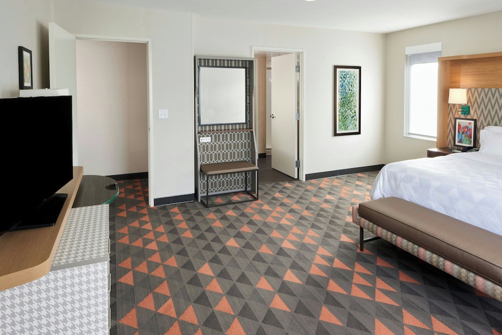 Holiday Inn And Suites Philadelphia W Drexel Hill 18/50