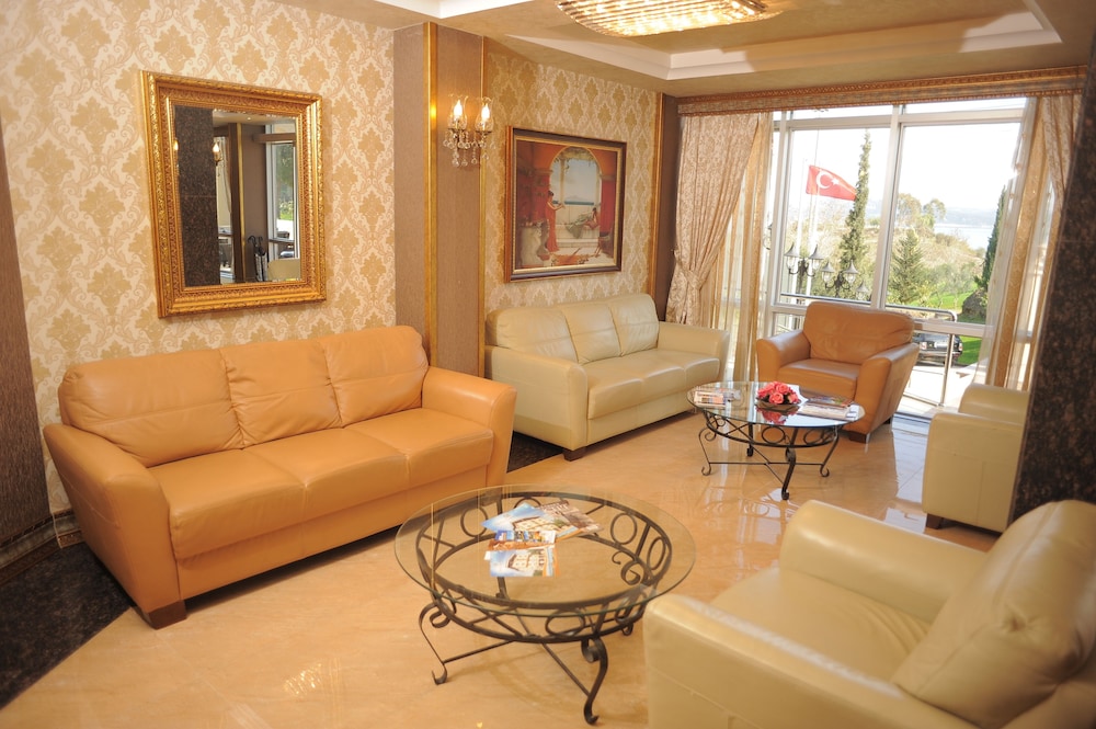 Golden Lake Hotel 28/50