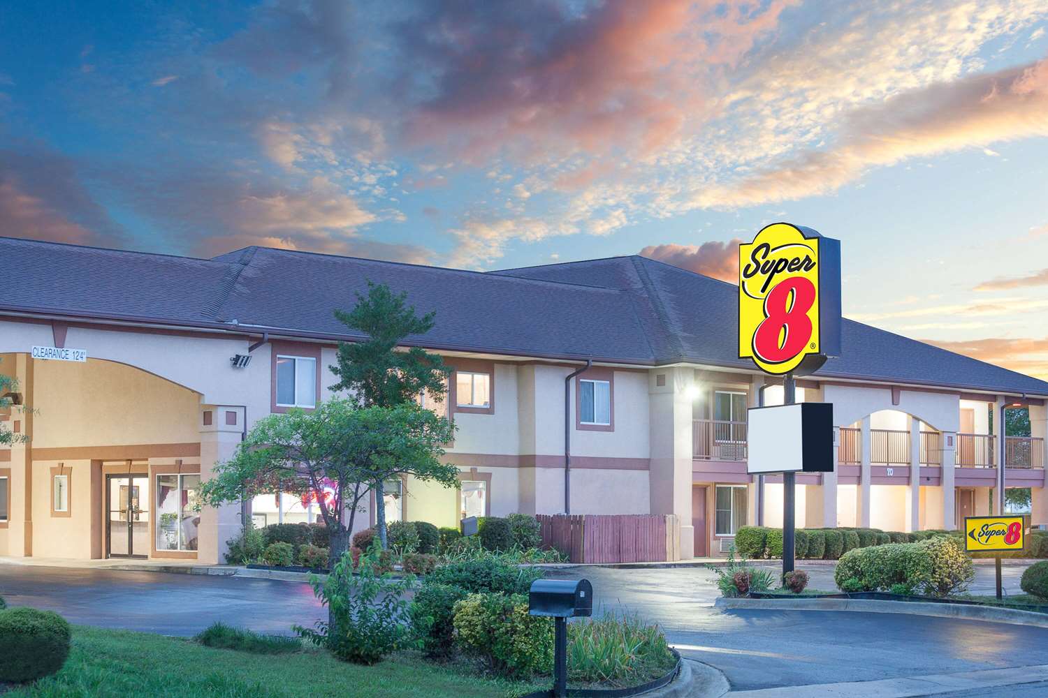 Super 8 by Wyndham Decatur Priceville 2/19