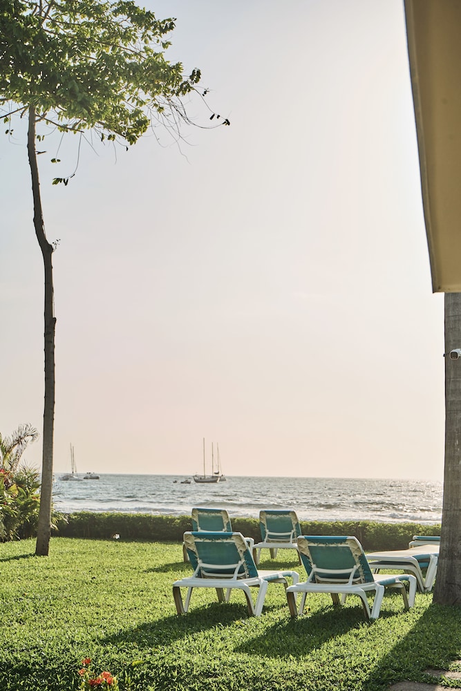 Perla de la Playa Beachfront Hotel 34/48