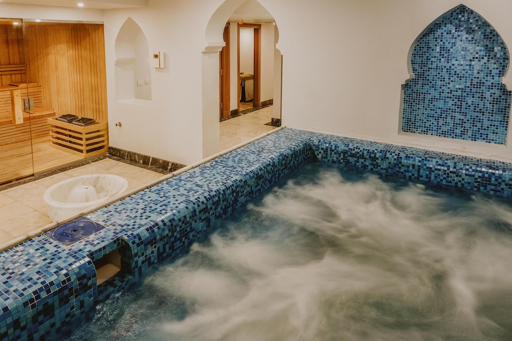 swimming pool spa