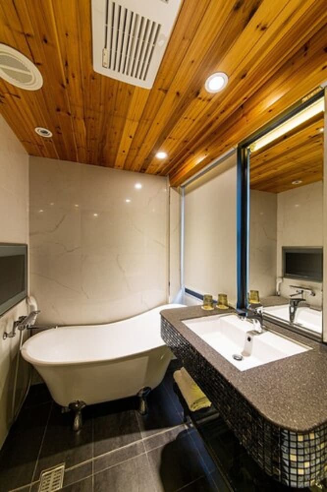 Beauty Hotels Taipei - Hotel Bfun 50/50