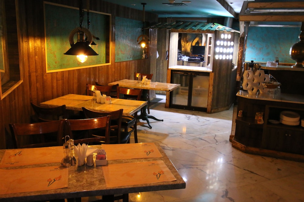 restaurant cafeteria