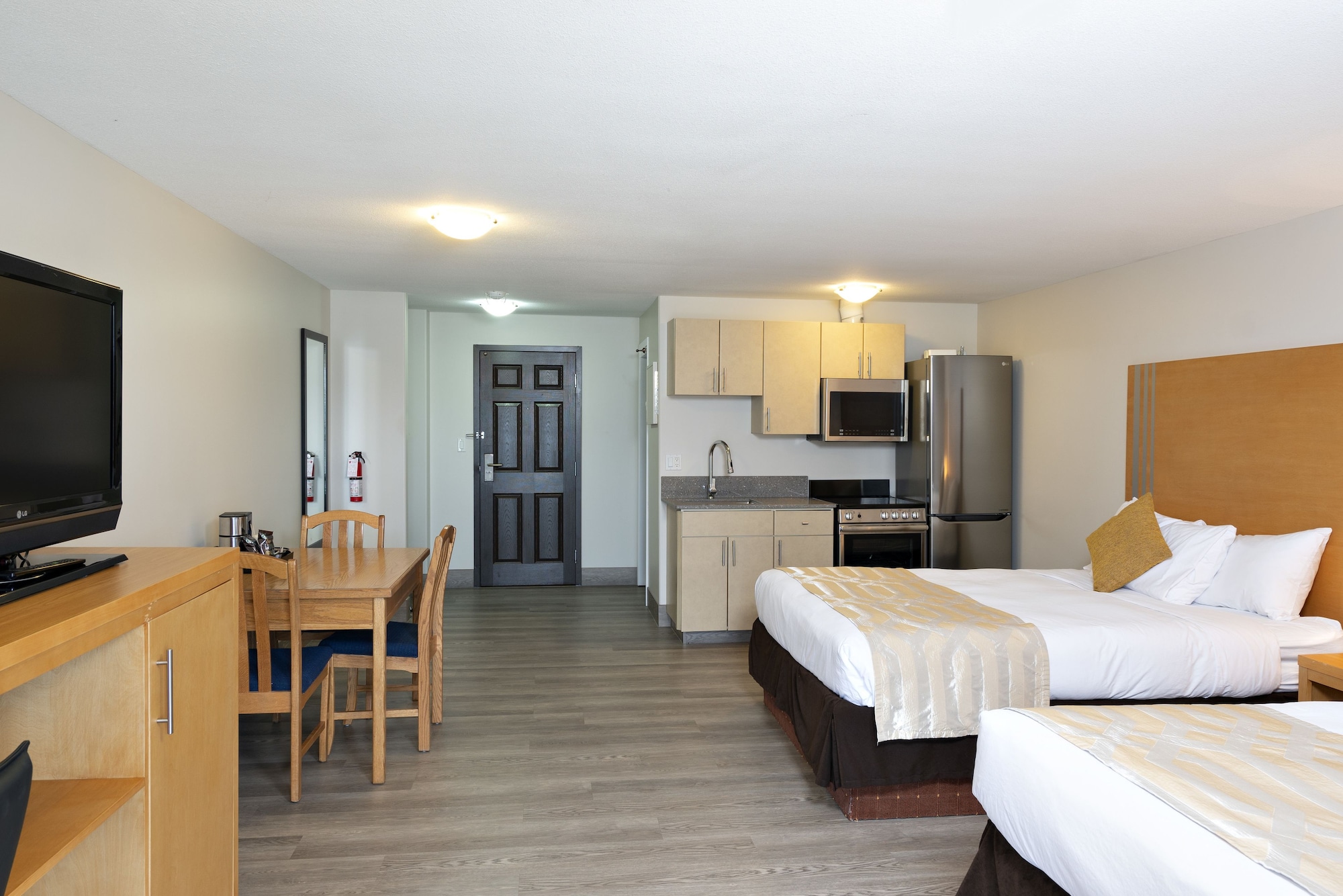 Coast, Superior, 2 Queen Beds, Beach View, Kitchenette