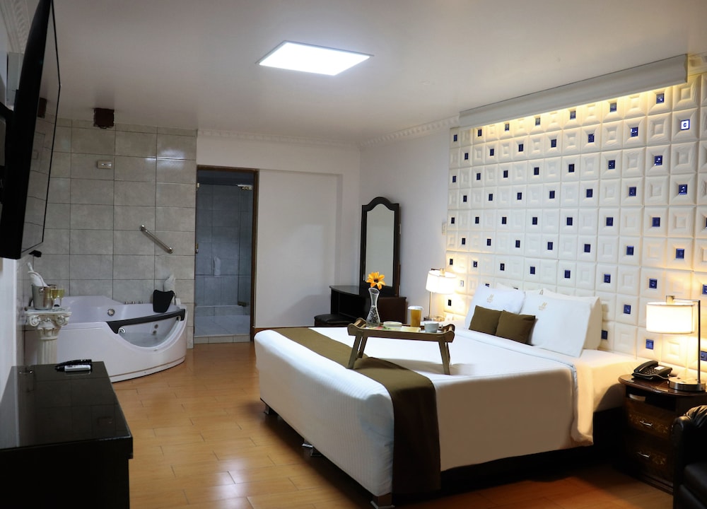 DELUXE, SUITE