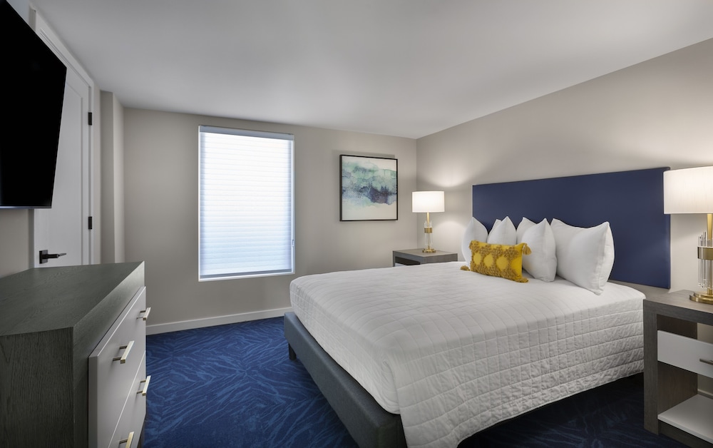 Crown Reef Resort 12/68