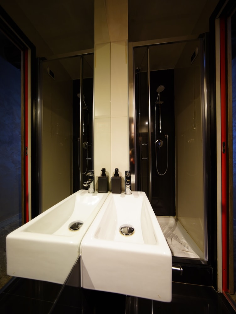 Nerva Accommodation 50/50