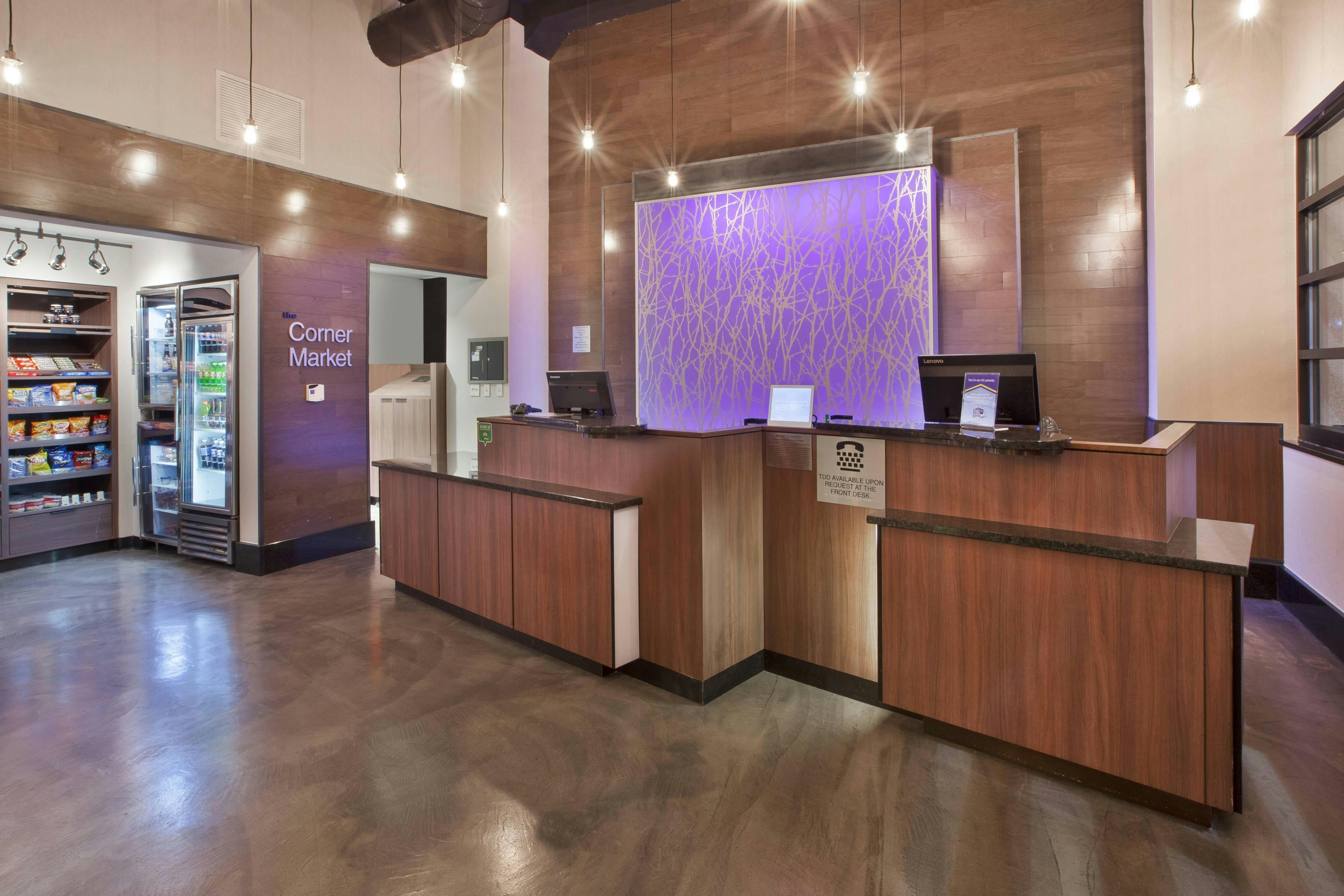 Fairfield Inn Suites Milwaukee Downtown 1/10