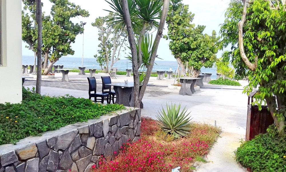 Long Beach Hotel 35/44