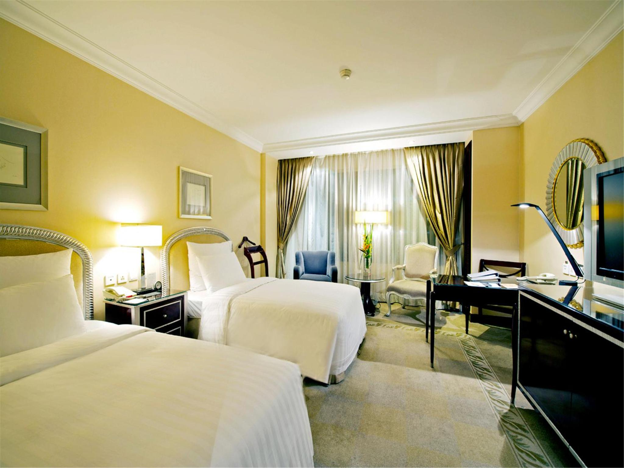 DELUXE ROOM WITH TWIN BED