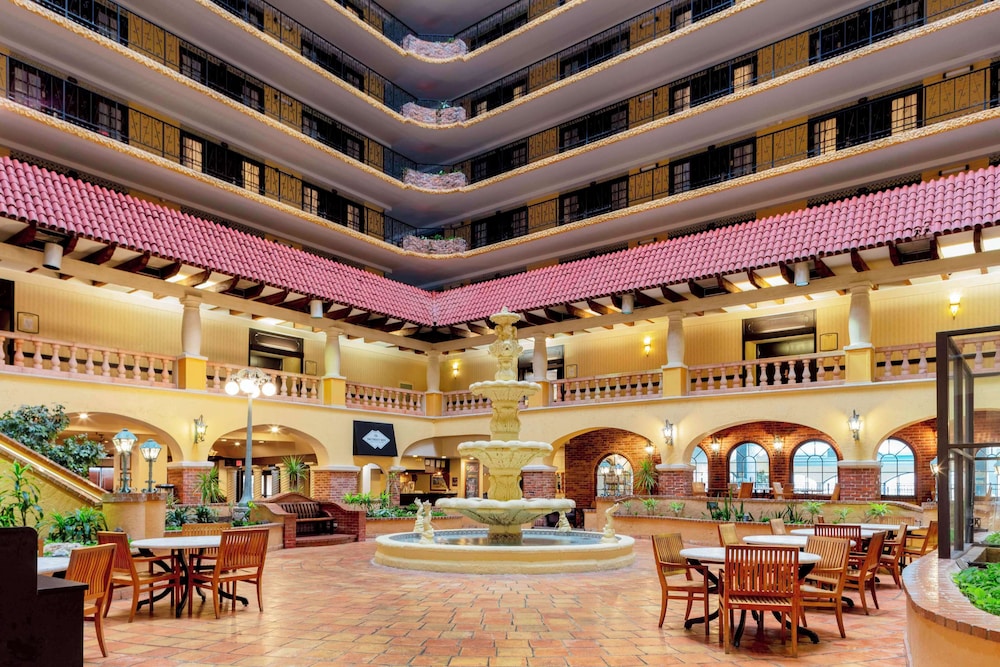 Embassy Suites by Hilton Kansas City Plaza 6/64