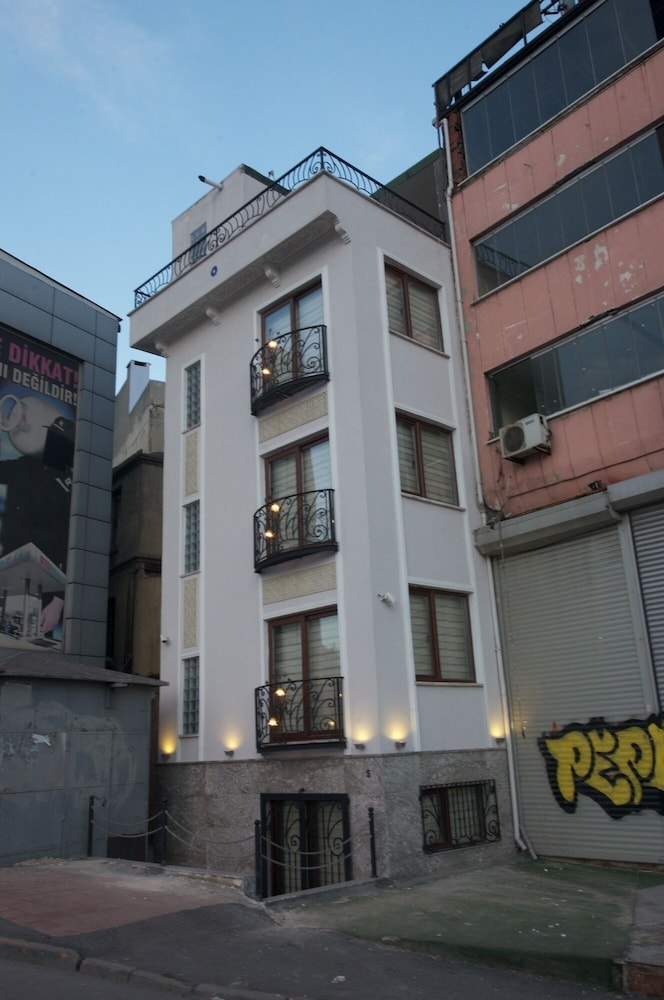 Galatolia Suites 5/50