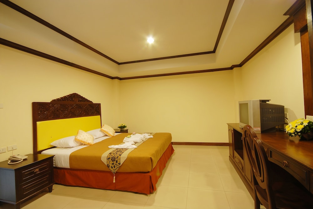 Golden Villa 12/47