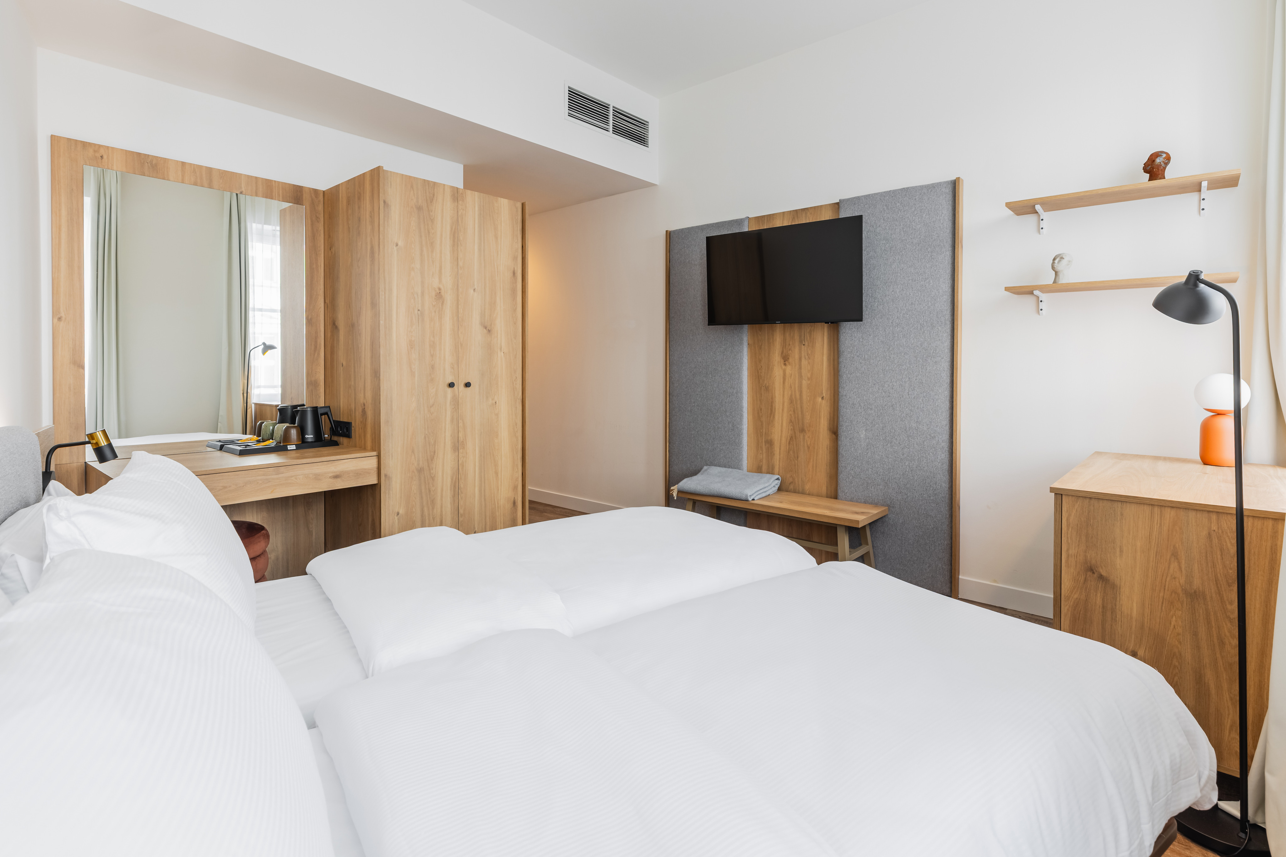 غرفة قياسية بسريرين منفصلين، FortyPlusOne Hotel 3/7
