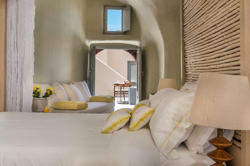 Mythical Blue Luxury Suites 16/50