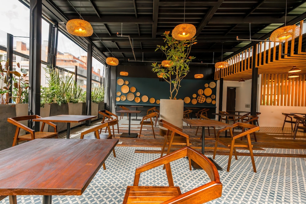 Liv Hotel Zona G 43/58