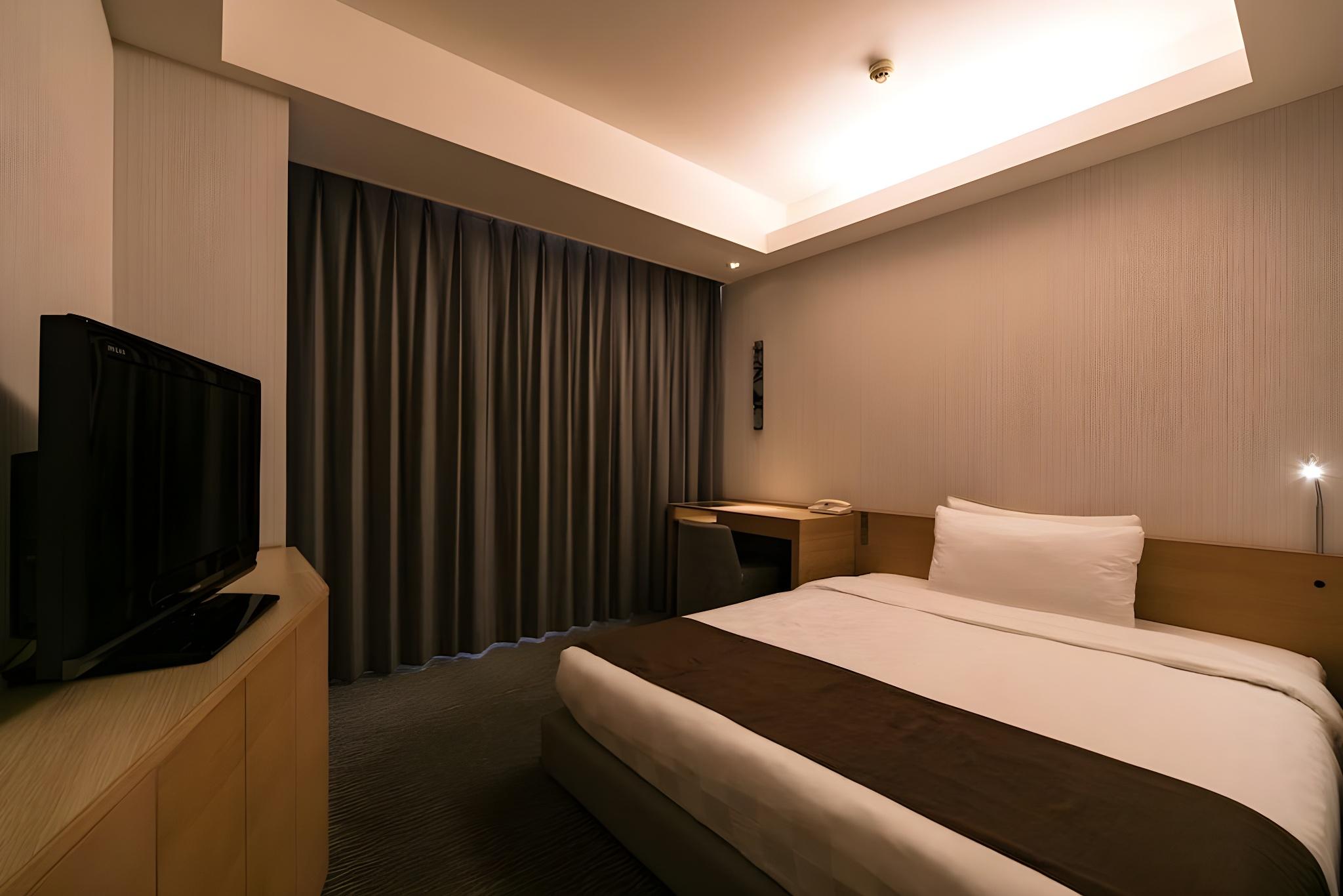 Adjoining, Double Bed