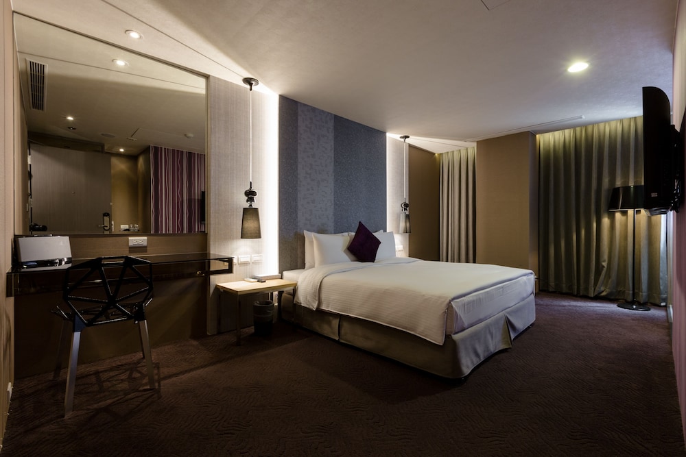 Green Hotel 17/70