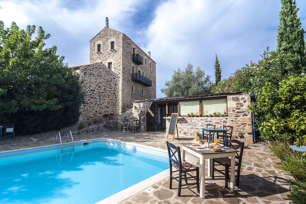 Pyrgos Petropoulaki 46/50