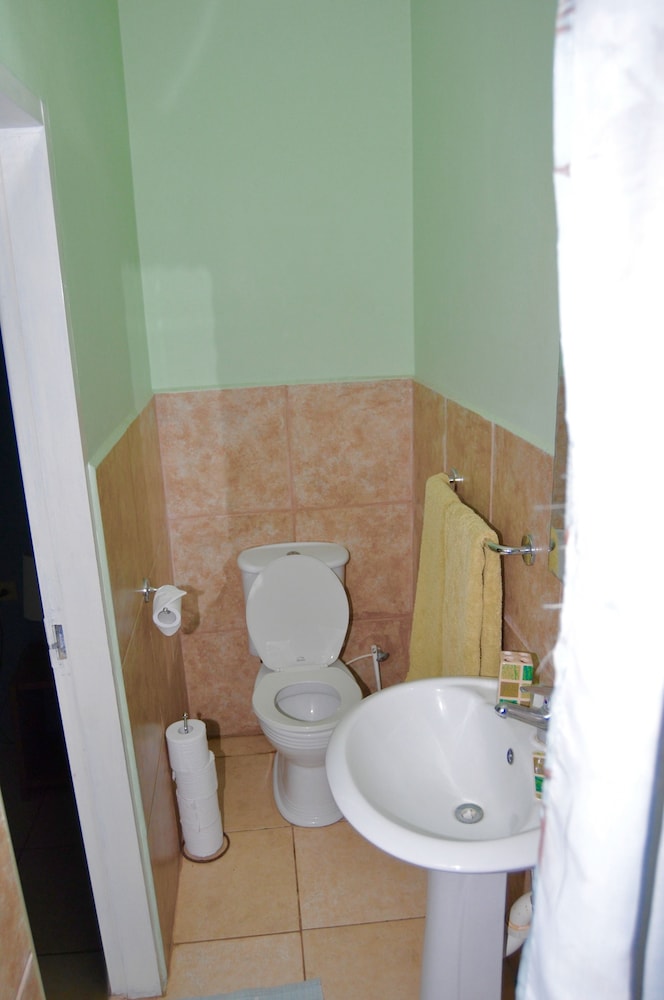 Fish Tobago Guesthouse 68/69