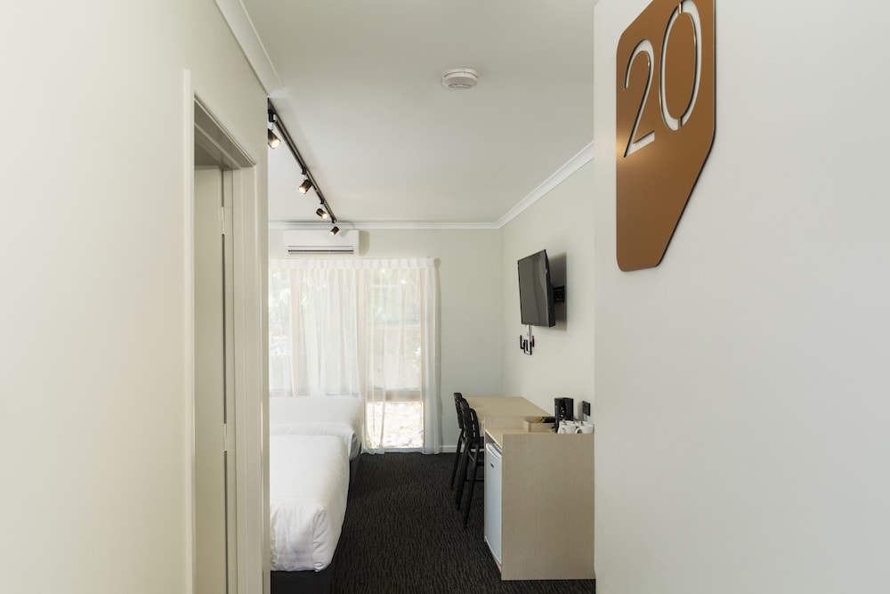 BALACLAVA HOTEL 49/49