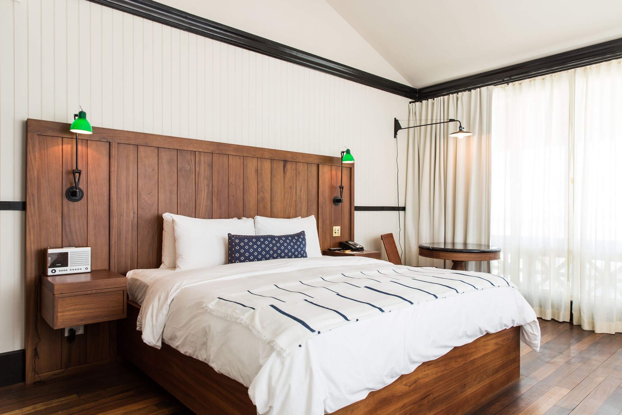 Chic, King Bed