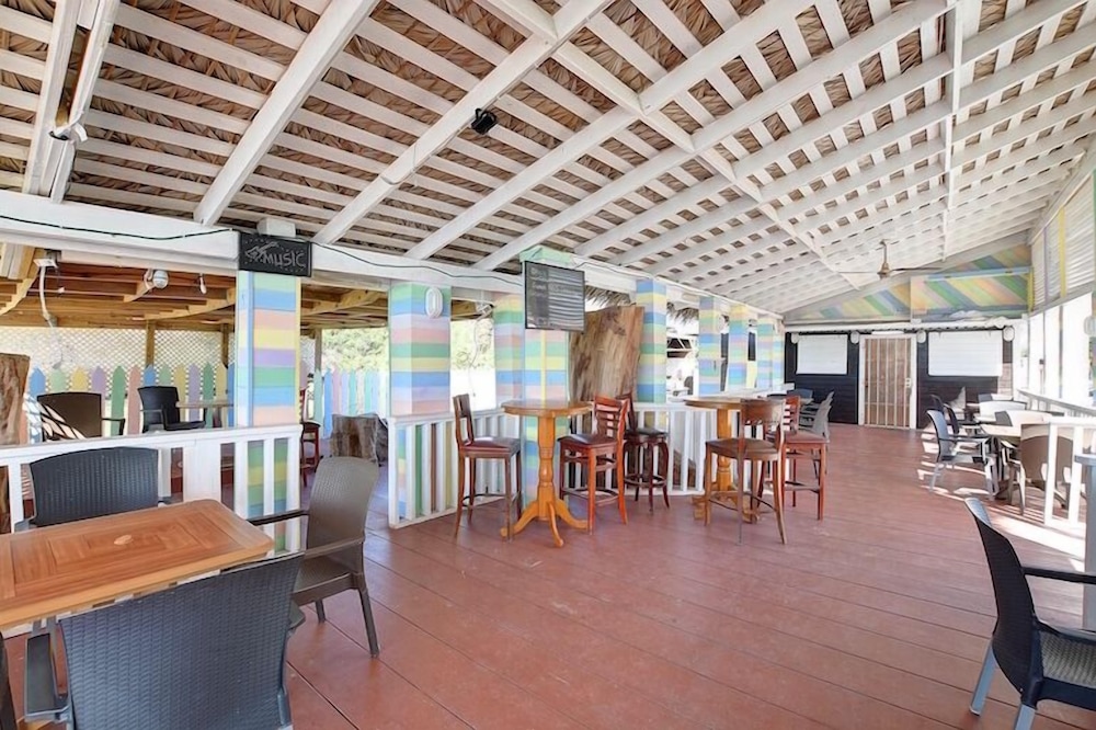 Coral Harbour Beach House And Villas 32/50
