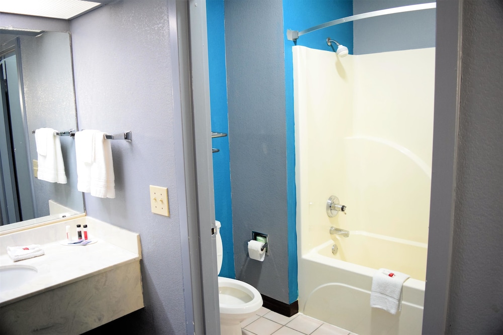 Days Inn by Wyndham Montgomery 8/29