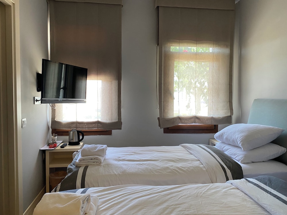 STANDARD, DOUBLE OR TWIN BED