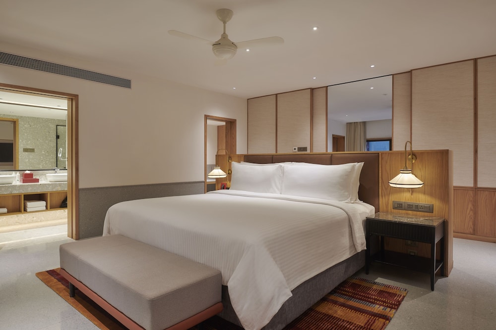 Dukes, Suite, King Bed