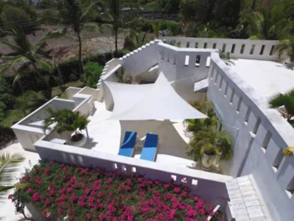 The Villa Luxury Suites Hotel 35/43