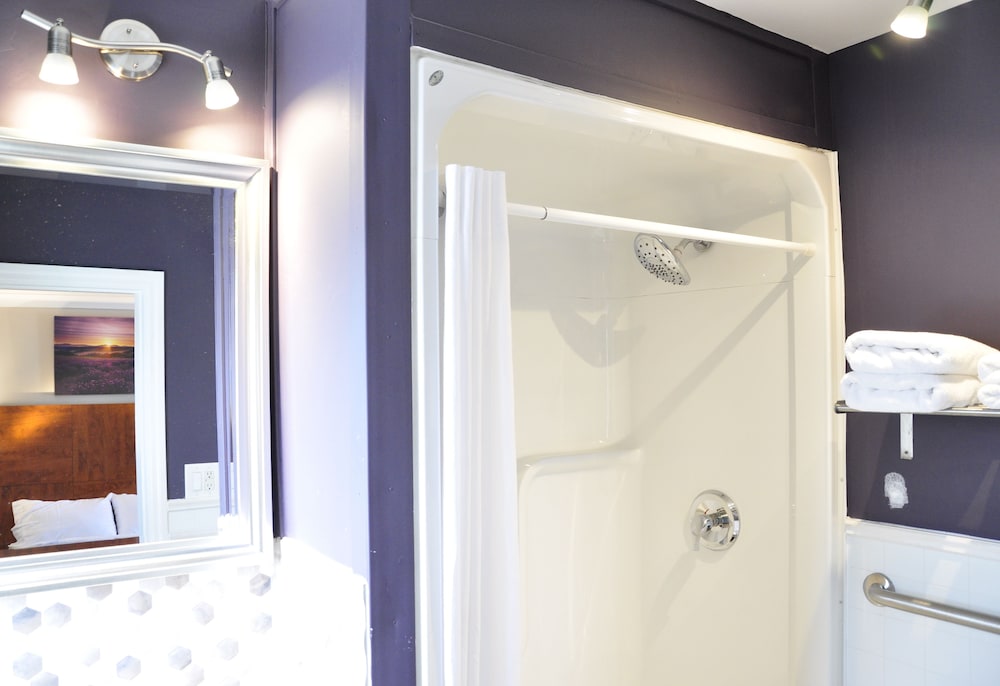 Moonlight Inn and Suites Sudbury 48/50