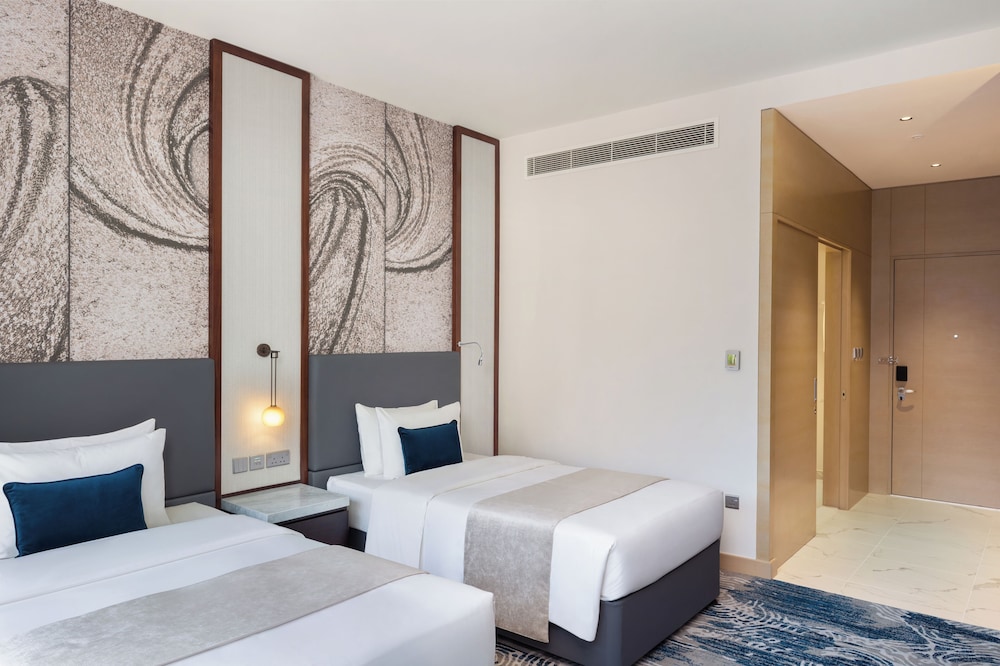 EXECUTIVE, TWIN BEDS