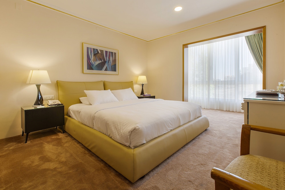 Amman International Hotel 11/45