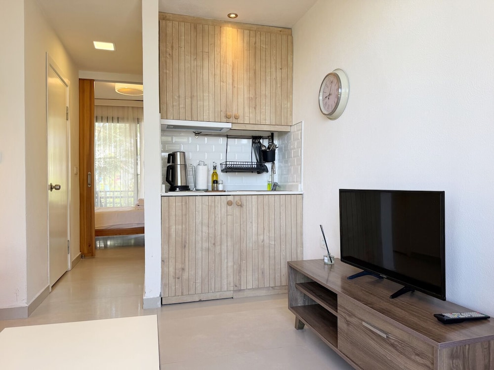 Daphnis Hotel 7/46