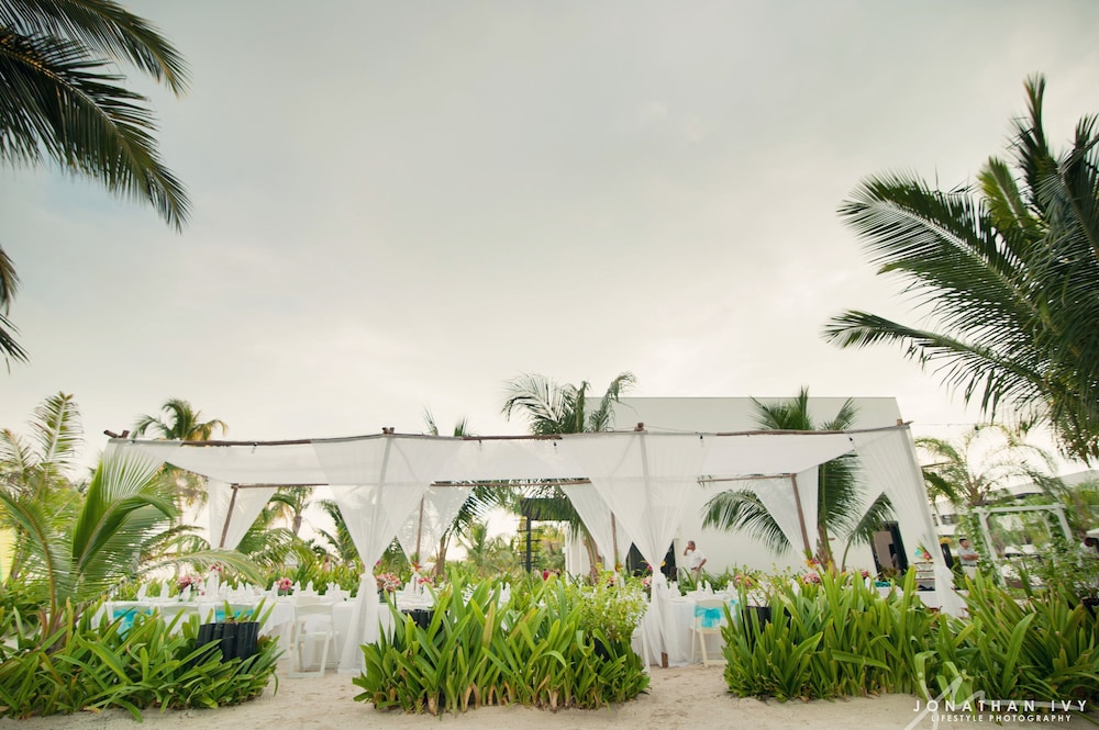 Las Terrazas Resort and Residences photo4