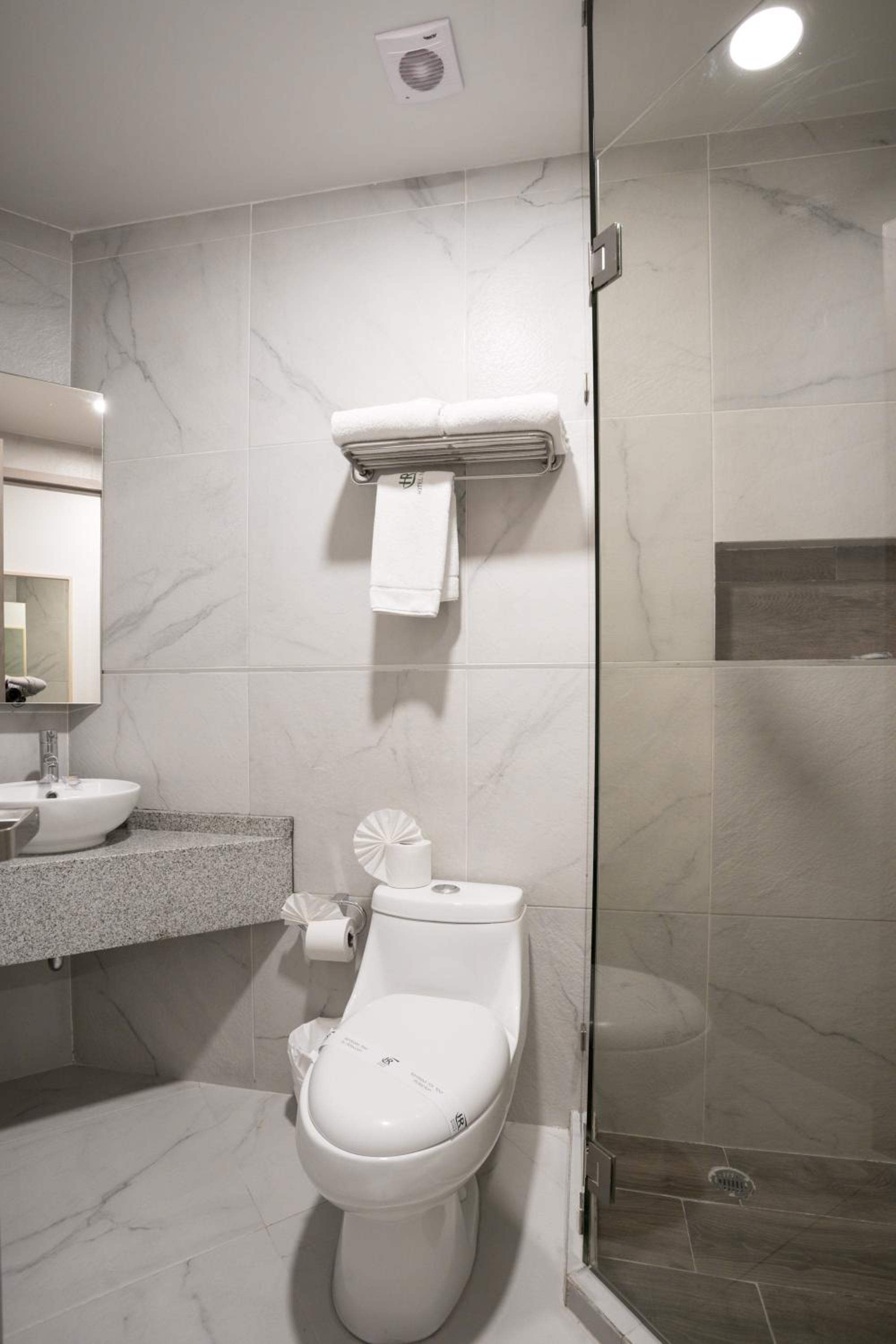 غرفة بسرير كينج، Hotel Roble 8/10