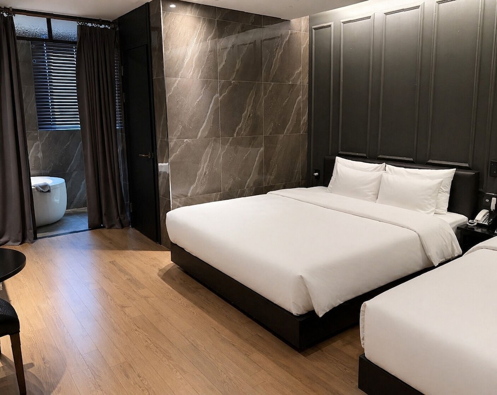 Hotel Wanted 24/70