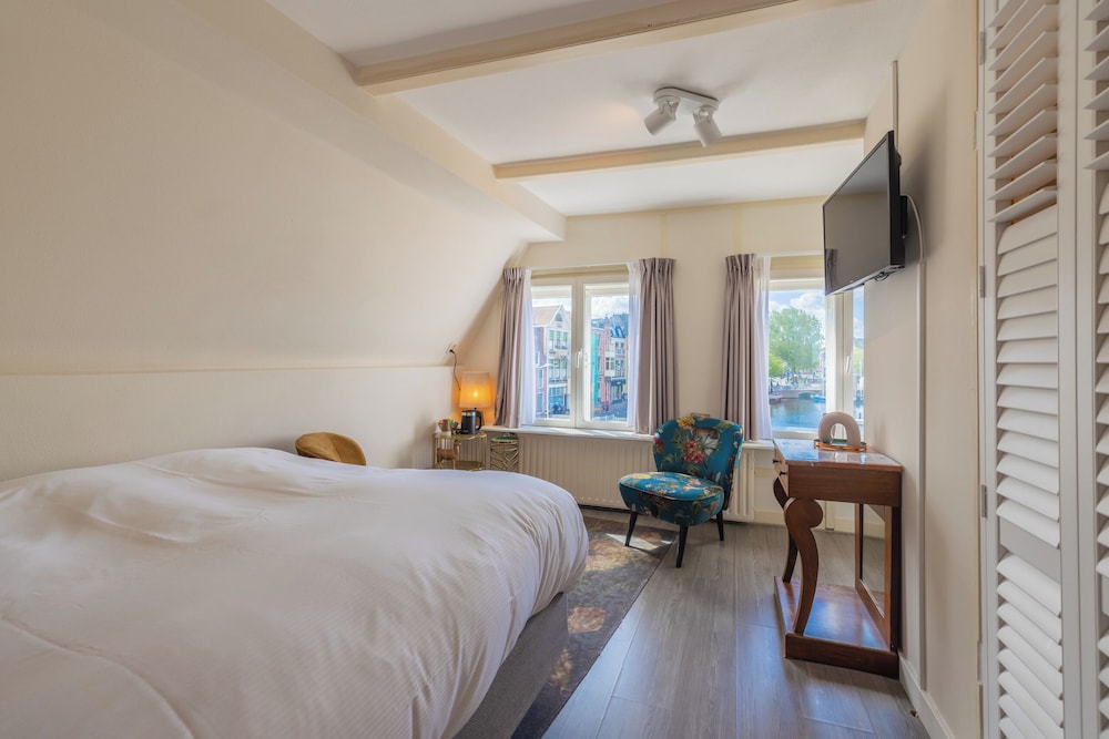 LOT Hotel 2/20