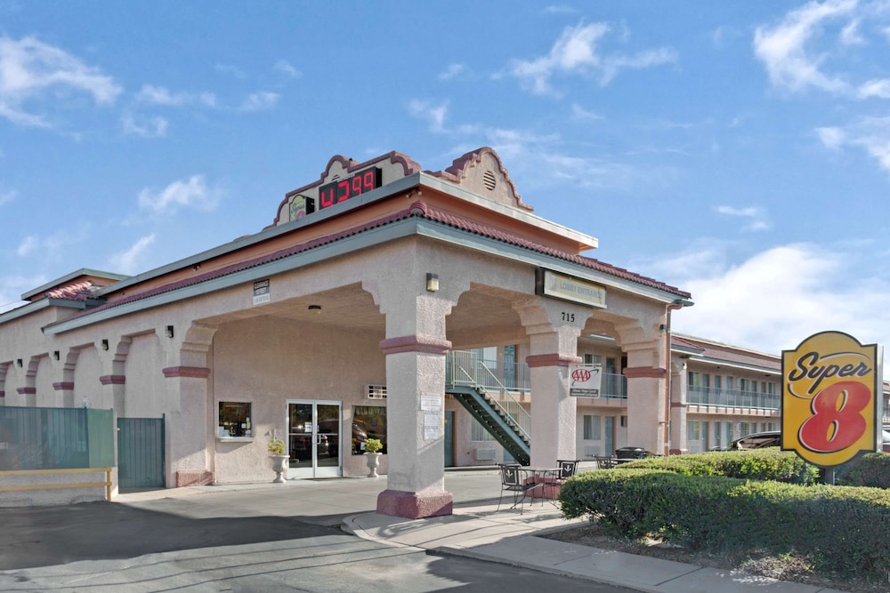 Super 8 By Wyndham Tucson Downtown Convention Center 2/22