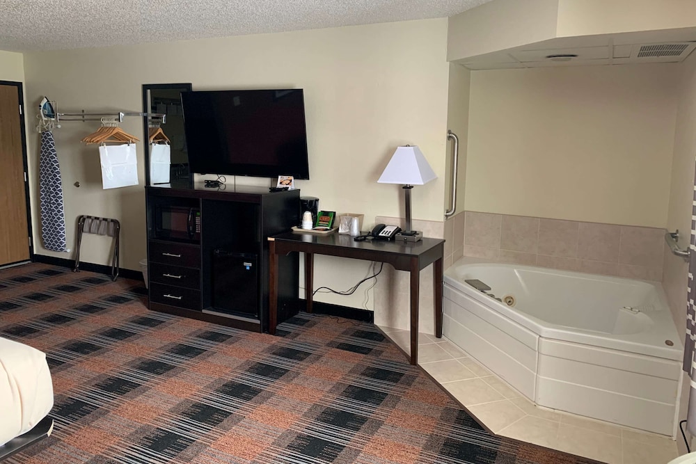 Baymont by Wyndham Waupun 10/31