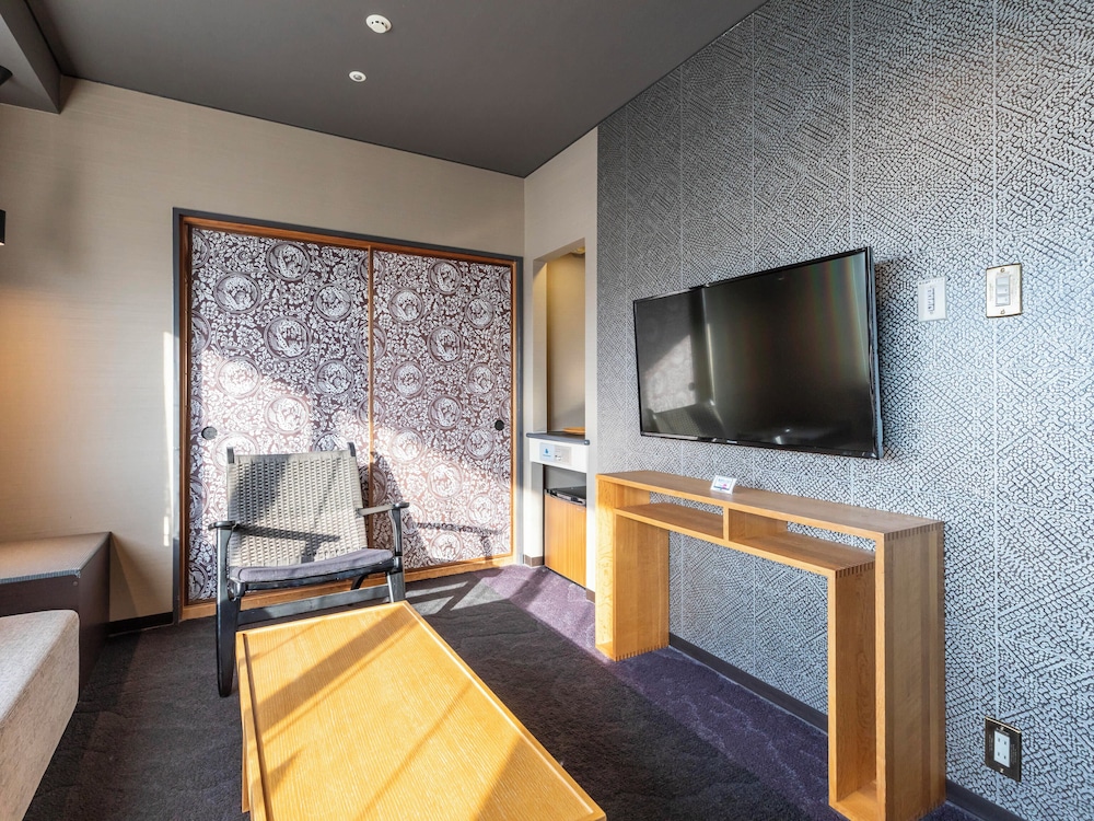 Century Plaza Hotel 51/58
