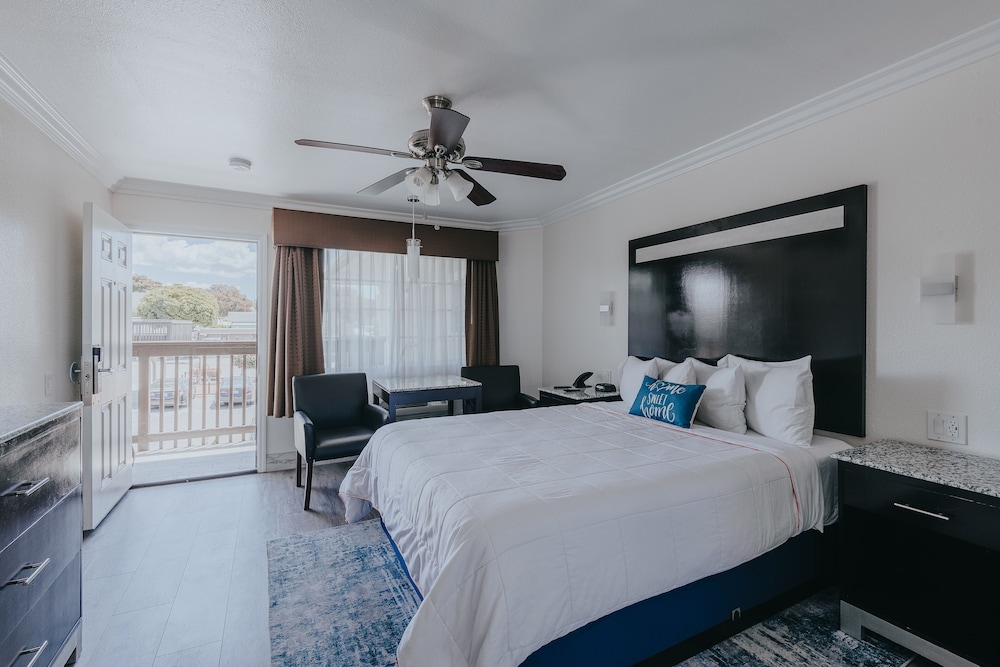 Upstairs, Deluxe, King Bed, Partial View