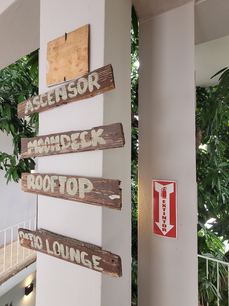 LUCA HOTEL 9/63