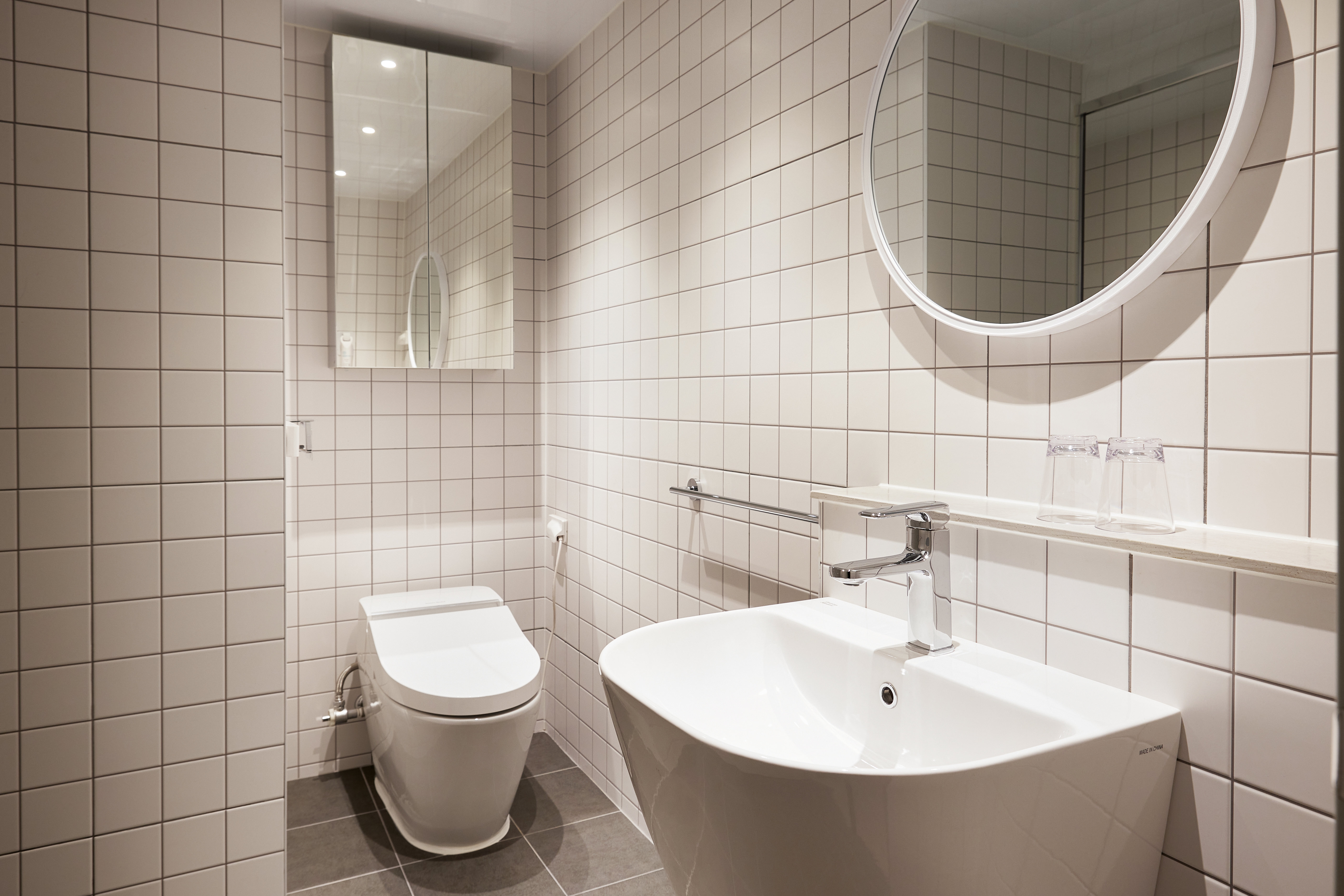 The Connoisseur Residence Hotel 49/51