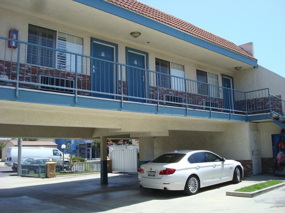 Scottish Inns Long Beach CA 13/26
