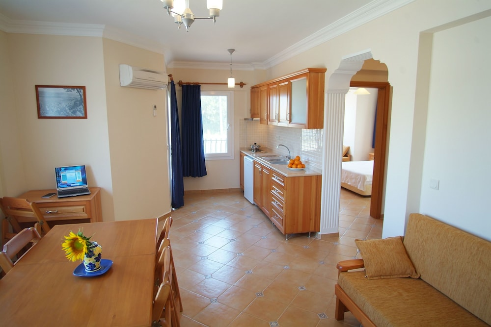 Sea Breeze Hotel And Apartments 31/50